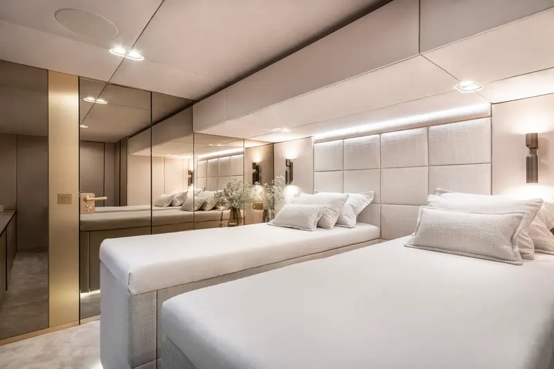 Twin cabin with two single beds